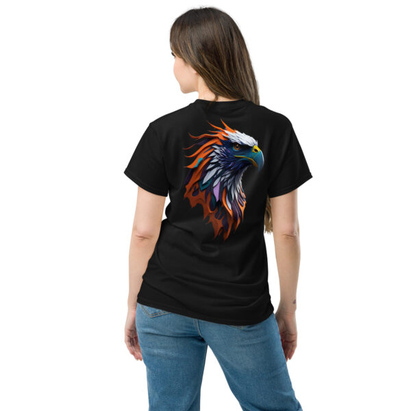 Camiseta Unisex Águila de Fuego y Acero - Imagen 3